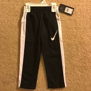 NWT Nike Boys Black & White sweatpants